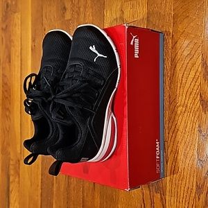 PUMA | Mint condition w/box black Axelion Mesh kids sneakers